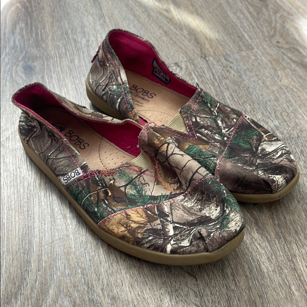 Bob’s Skechers Camouflage Slip-On Shoes Size 10